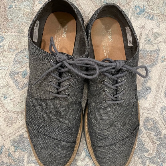 TOMS Men’s Barely Worn Fabric Lace Up Gray Shoes - Picture 5 of 6